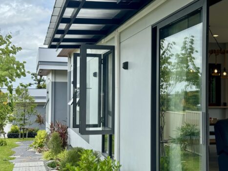 ผลงานติดตั้ง บ้านสวนนิคมพัฒนา ระยอง อลูมิเนียม-กระจก โดยเอสจีคิว คลองสาม